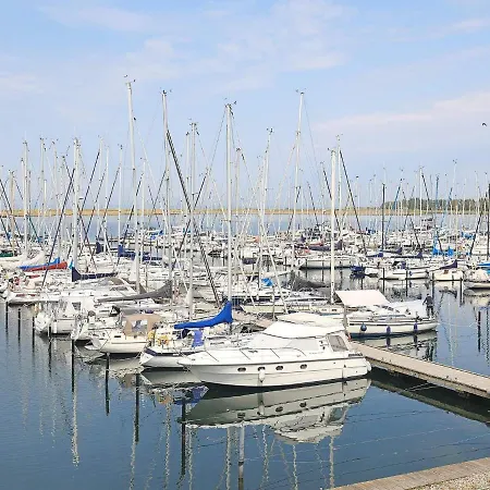 Apartment 6 Person In