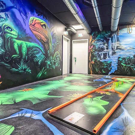 6 Person In Apartment *