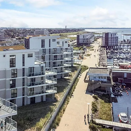 6 Person In Apartment