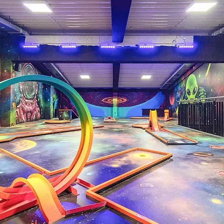 6 Person In Apartment *