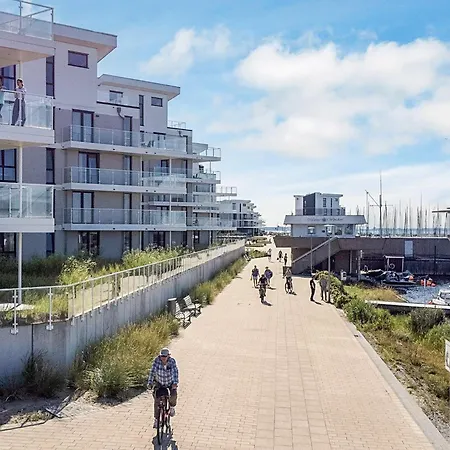 6 Person In Apartment