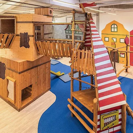 6 Person In Apartment *