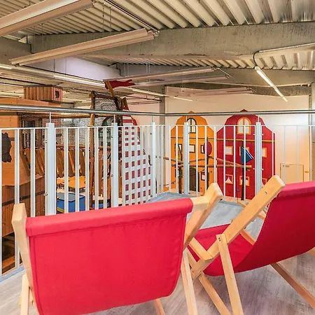 6 Person In Apartment